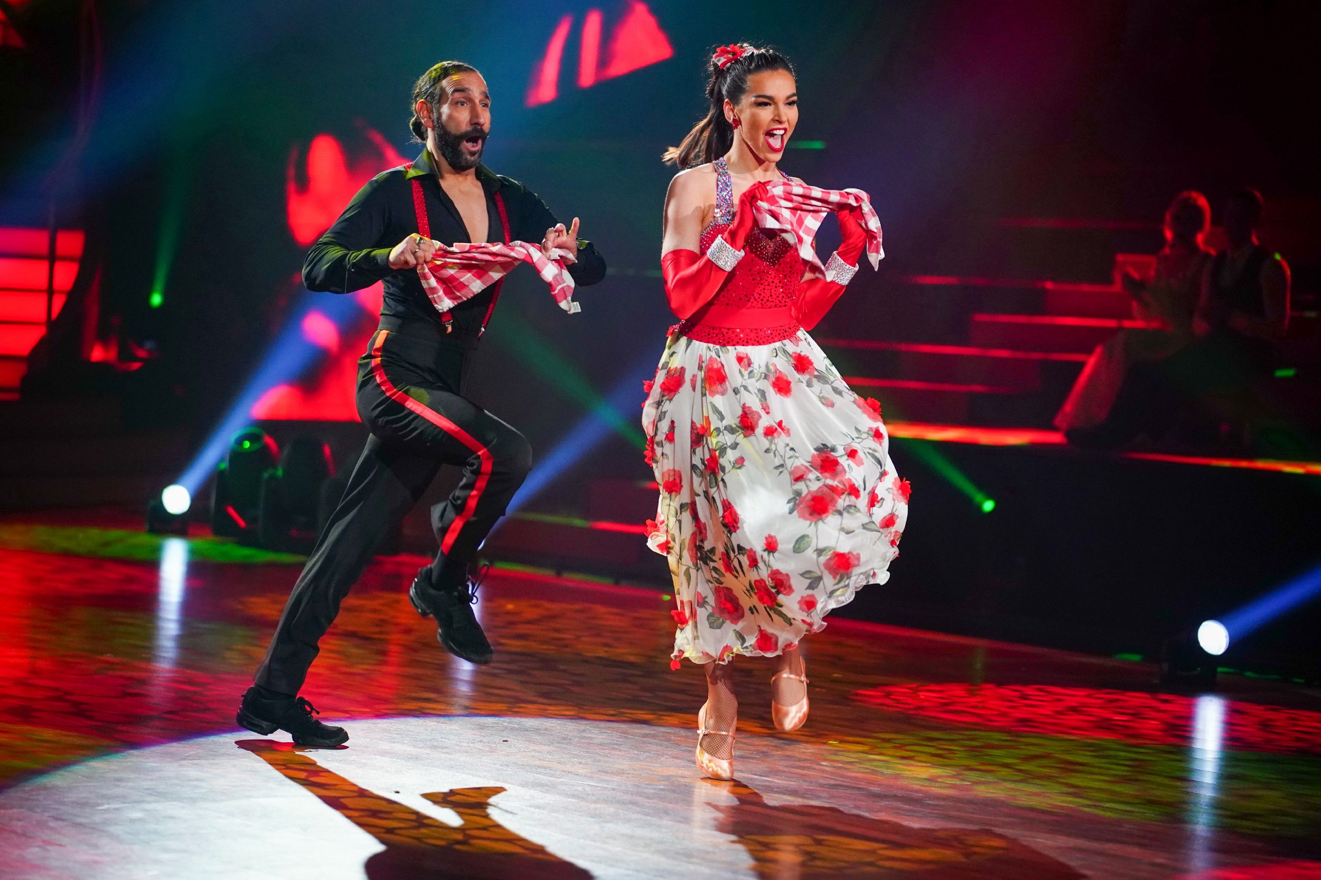 Lili Paul-Roncalli und Massimo Sinató bei RTL Let's Dance 2020 Folge 7