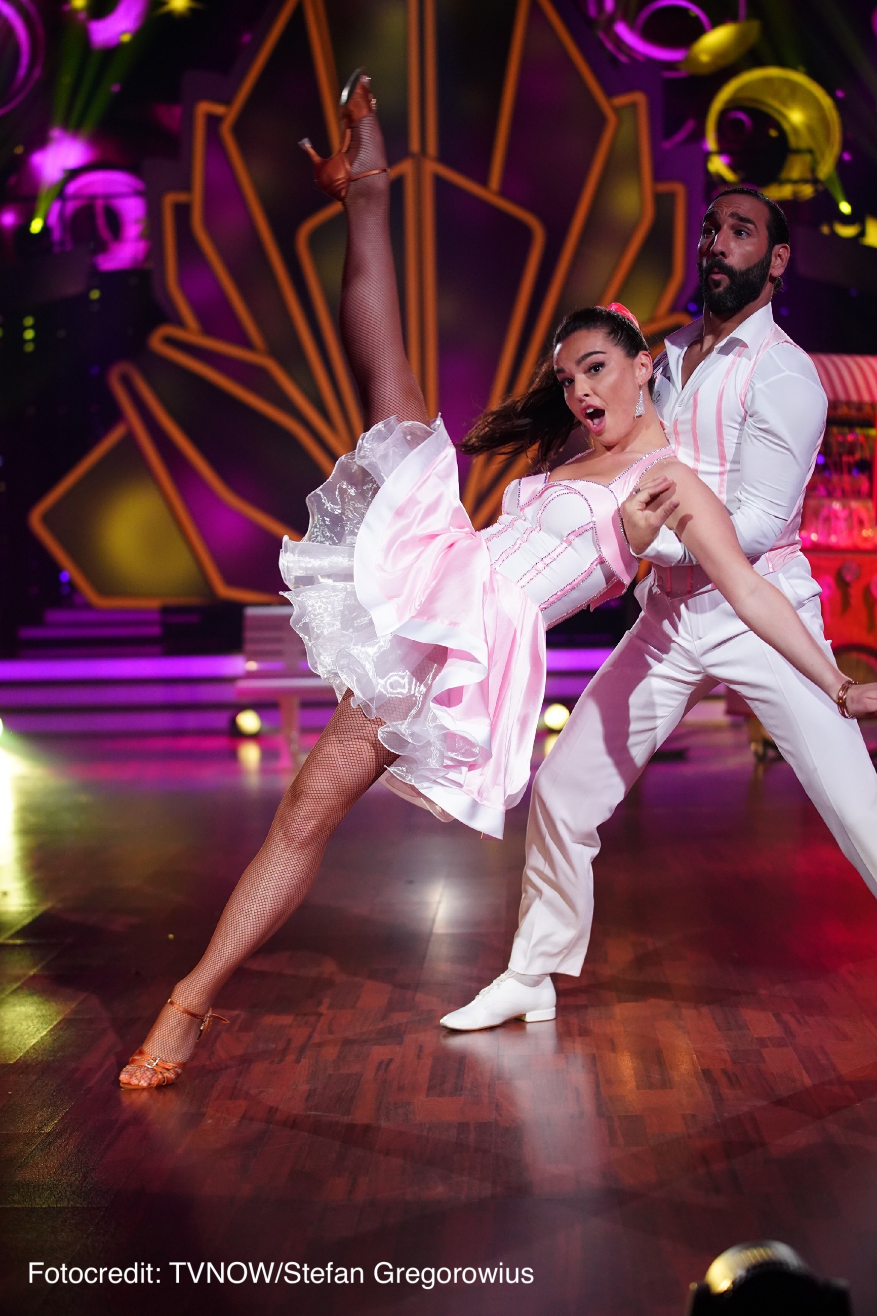  Lili Paul-Roncalli und Massimo Sinató tanzen bei RTL Let's Dance 2020